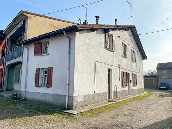 Casa con 7 locali in vendita in Via Torino, Corana