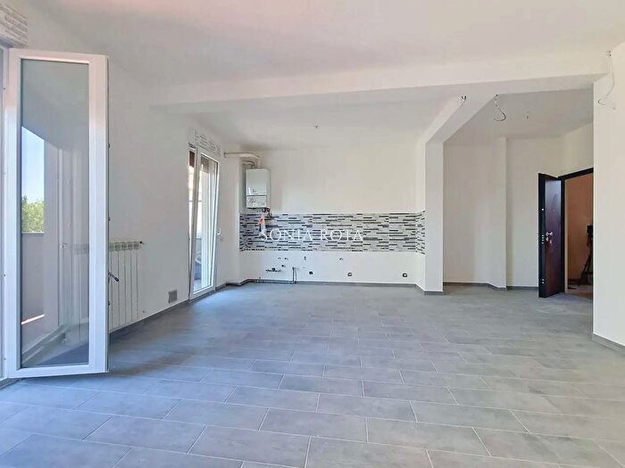 Appartamento trilocale in vendita in Via Roma, Alzano Lombardo