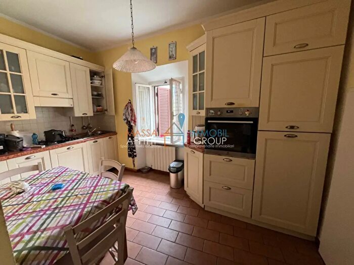 Appartamento quadrilocale in affitto in Via Luni, Carrara