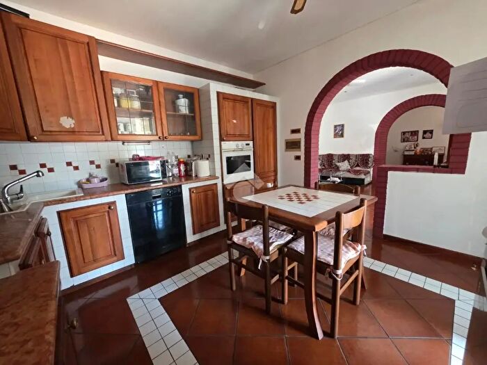 Appartamento trilocale in vendita in Via Ongarine, Paese