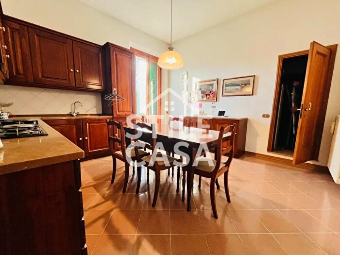 Casa con 14 locali in vendita in Santa Croce Sull'Arno
