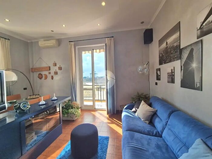 Appartamento quadrilocale in vendita in Via Villini, Genova