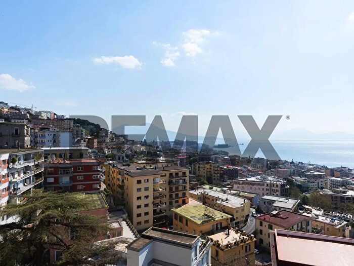 Appartamento con 9 locali in vendita in Via Torquato Tasso bis, Napoli