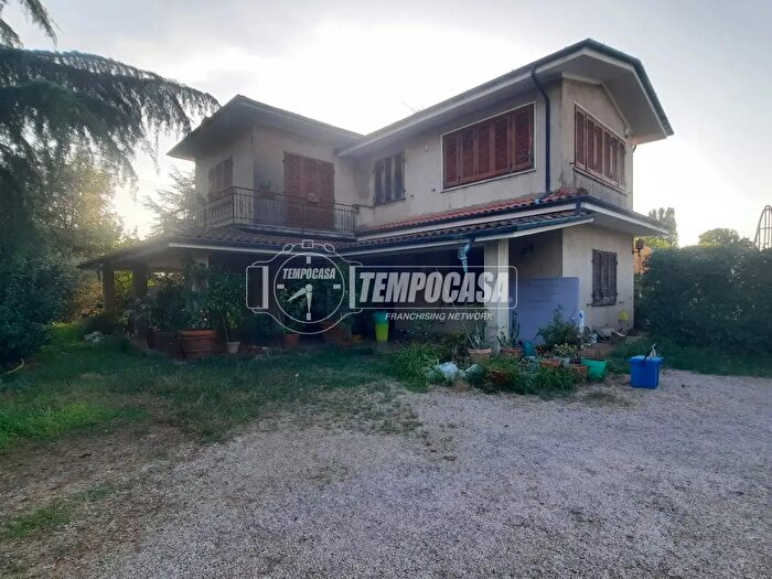 Casa quadrilocale in vendita in Via Sarzanese Nord, Massarosa
