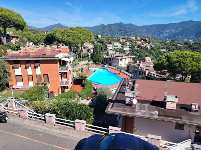 Appartamento trilocale in affitto in via Privata del Poggetto R, San Michele di Pagana, Rapallo