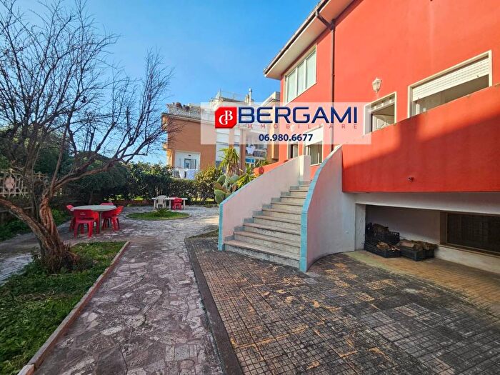 Appartamento trilocale in affitto in Via Lombardia, Anzio Colonia, Anzio