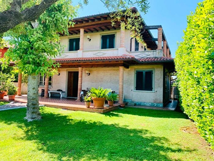 Casa con 15 locali in affitto in Centro Forte dei Marmi Lucca, Forte Dei Marmi