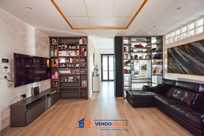 Case in Vendita e in Affitto - 3