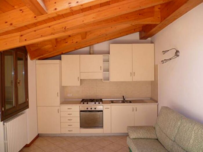 Casa trilocale in affitto in Via Roma, Centro, Biassono