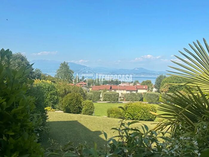 Appartamento quadrilocale in vendita in Padenghe Sul Garda