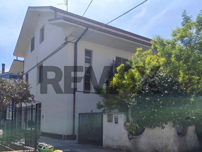 Appartamento quadrilocale in vendita in Via Custoza, Chieti