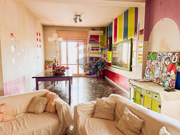 Appartamento con 5 locali in vendita in Casoria