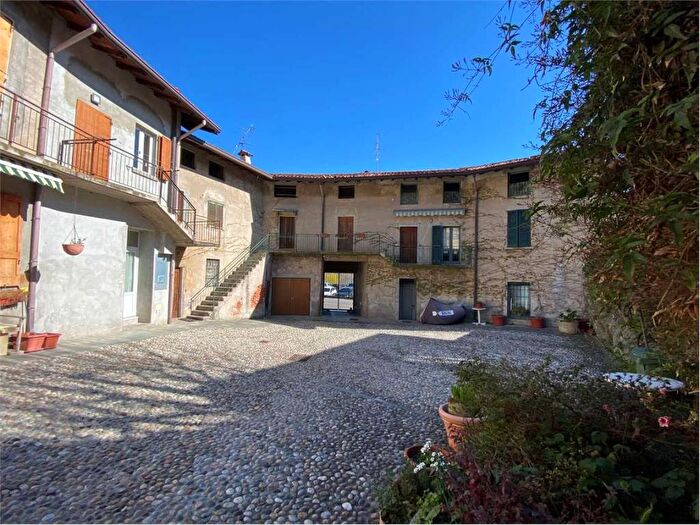 Appartamento bilocale in affitto in Piazza Vittorio Veneto, Garlate