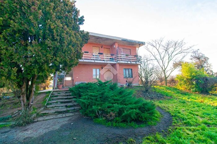 Casa con 6 locali in vendita in Via Volpiano, Leini