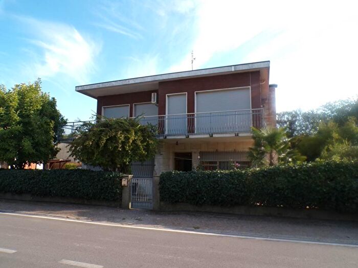 Appartamento con 7 locali in vendita in Via XX Settembre, Ostellato