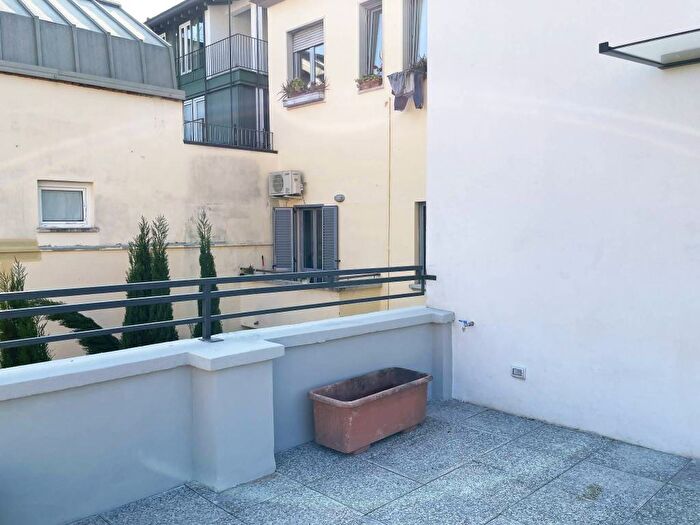 Appartamento trilocale in affitto in Via Antonio Carnevali, Dergano, Milano