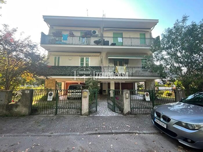 Appartamento trilocale in vendita in Via Monte Sabotino, Comacchio