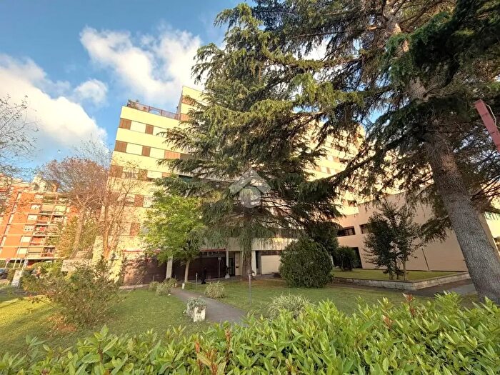 Appartamento trilocale in vendita in Viale dei Caduti per La Resistenza, Roma