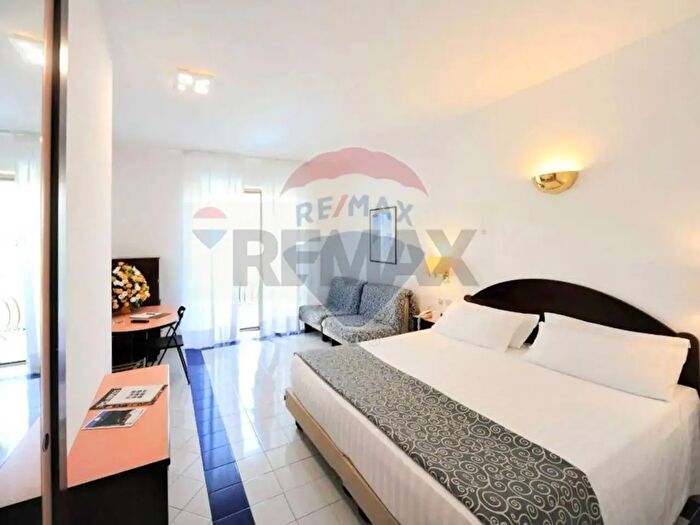 Appartamento bilocale in vendita in Via Pasitea, Positano