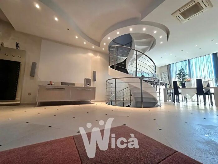 Casa con 5 locali in vendita in Cesenatico