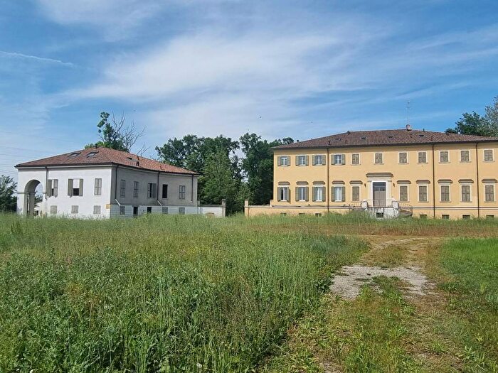 Casa con 6 locali in vendita in Strada Vignolese, Vaciglio, Modena