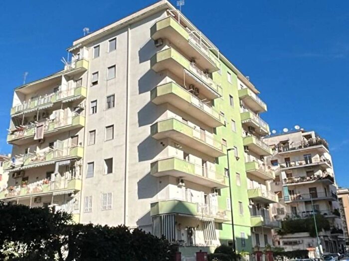Appartamento trilocale in affitto in Via Benedetto Cariteo, Fuorigrotta, Napoli