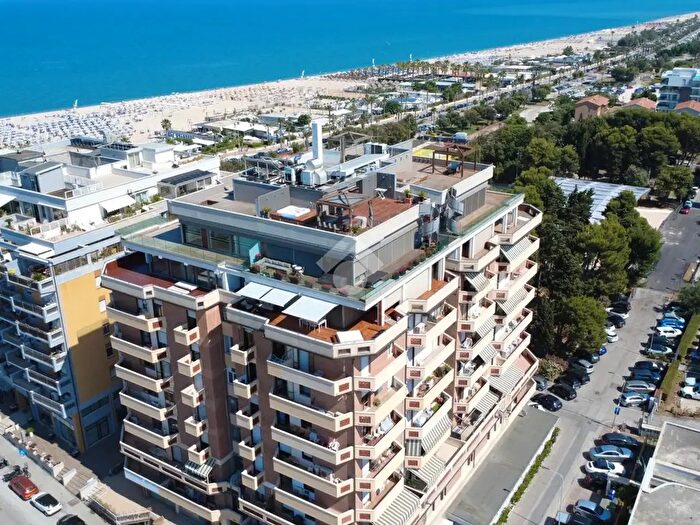 Appartamento trilocale in vendita in Via Santorre di Santarosa, Civitanova Marche