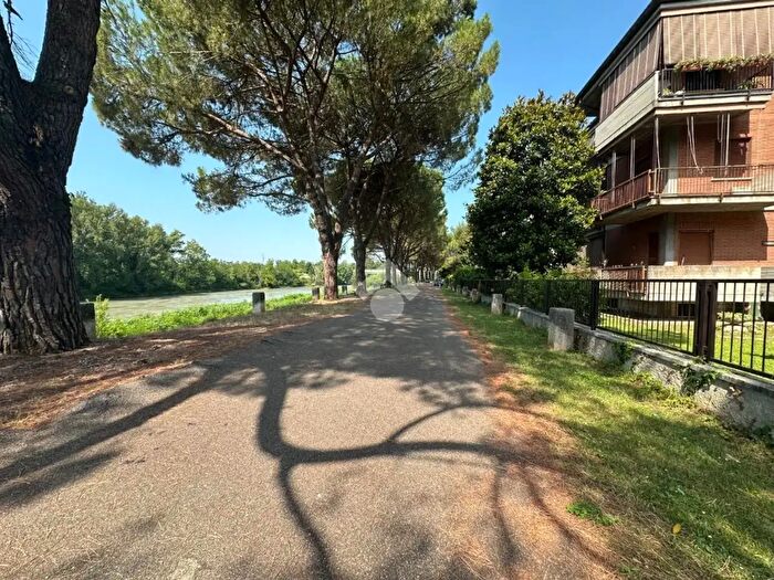 Appartamento quadrilocale in affitto in Via del Ponte, Verona