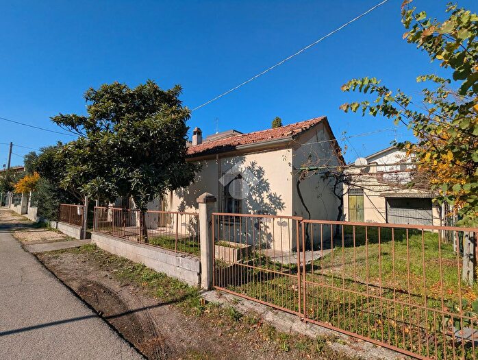 Casa quadrilocale in vendita in Via Arno, Cervia