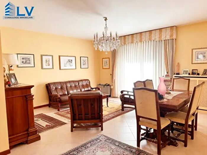 Casa con 6 locali in vendita in Via Mastruccia, Frosinone