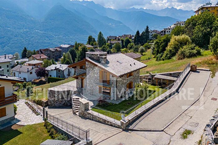 Case in Vendita e in Affitto - 2