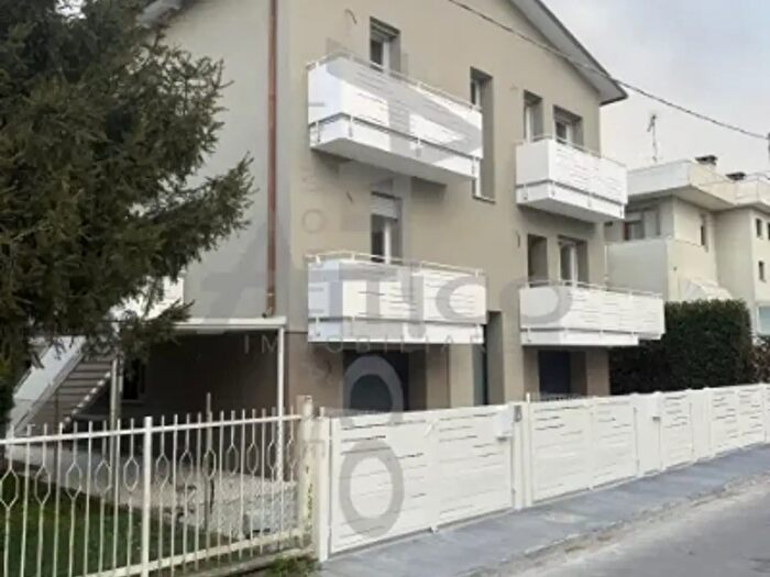 Appartamento con 7 locali in vendita in Via Montenero, Rovigo