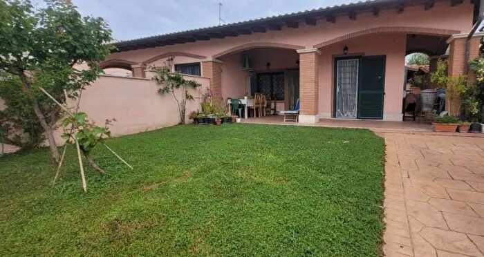 Casa quadrilocale in vendita in Largo Marmore, Ardea