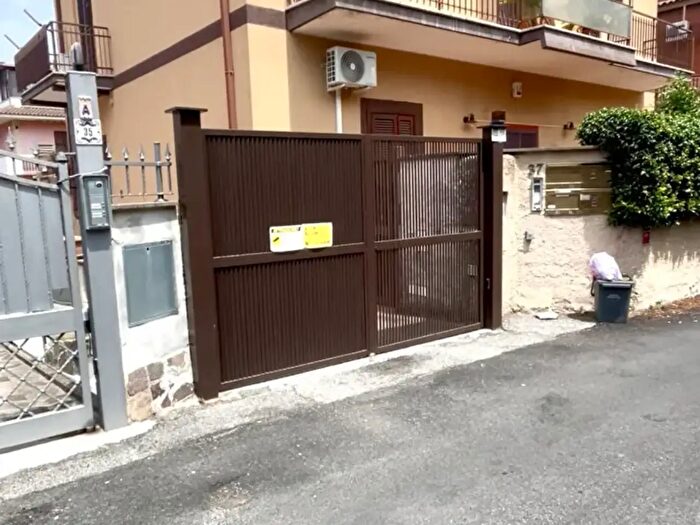 Appartamento quadrilocale in vendita in Via Valerio Corvino, Roma