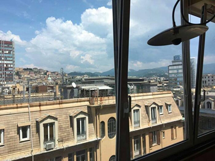 Appartamento trilocale in affitto in via ROCCATAGLIATA CECCARDI, Centro Città, Genova
