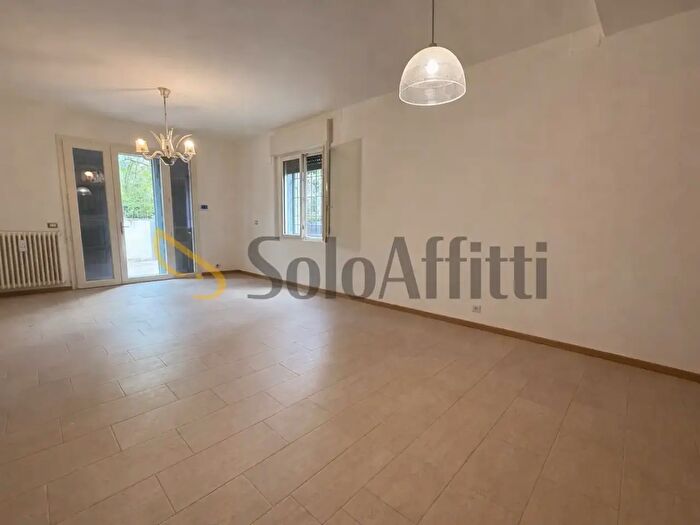 Appartamento con 5 locali in affitto in Viale XXII Aprile, Modena