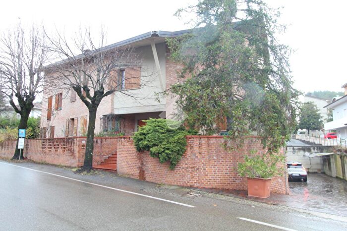 Casa con 6 locali in vendita in Via Giuseppe di Vittorio, Vergato