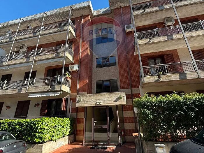 Appartamento quadrilocale in vendita in Via Pietro Novelli, Caltagirone