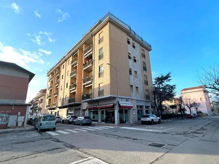 Appartamento trilocale in vendita in Via Crivelli, Grottammare