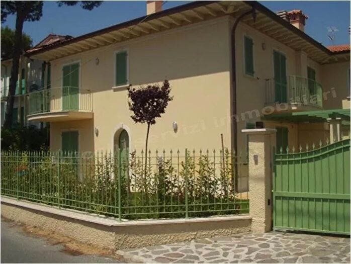 Casa bilocale in vendita in Via Ammiraglio Morin a, Forte Dei Marmi