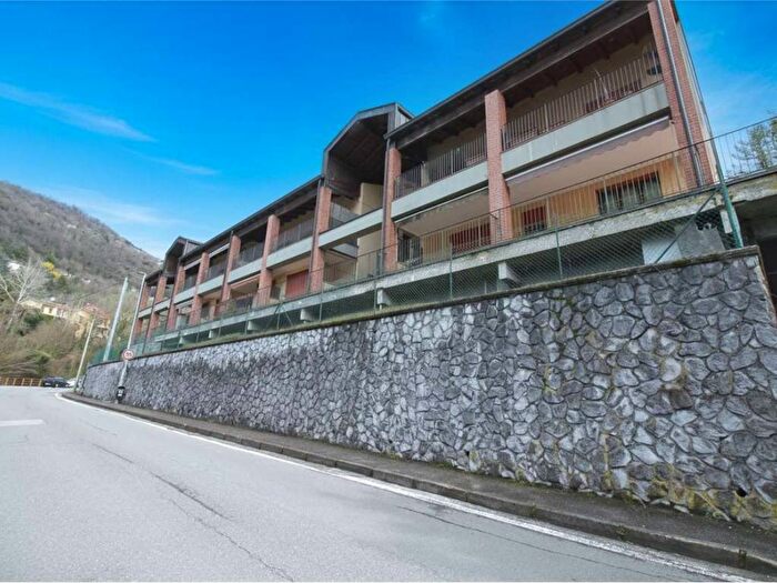 Appartamento quadrilocale in affitto in Via Navedano snc, Camnago Volta, Como
