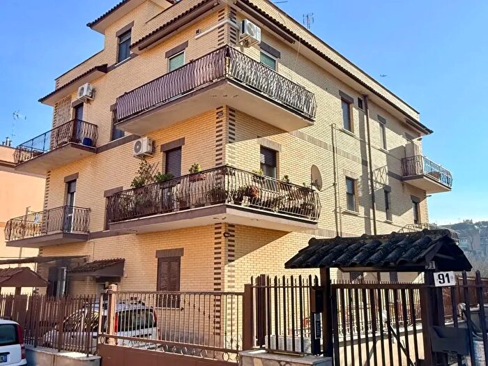 Appartamento monolocale in vendita in Via Sotto Il Monte, Roma
