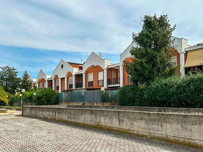 Appartamento quadrilocale in vendita in Via Padre Angelo Cerbara, Roma