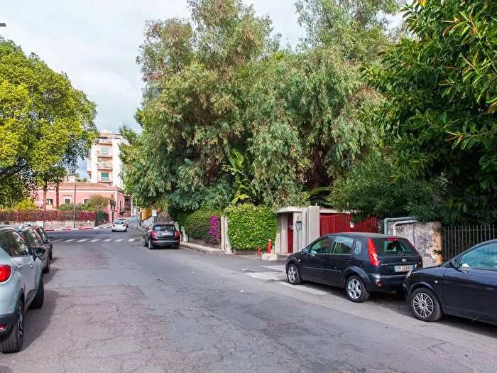 Appartamento bilocale in affitto in Via Santa Sofia, Catania