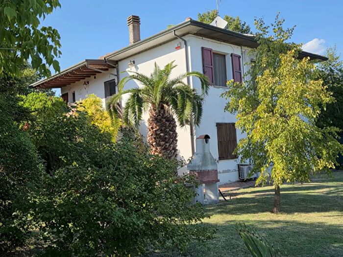 Casa quadrilocale in vendita in Imola