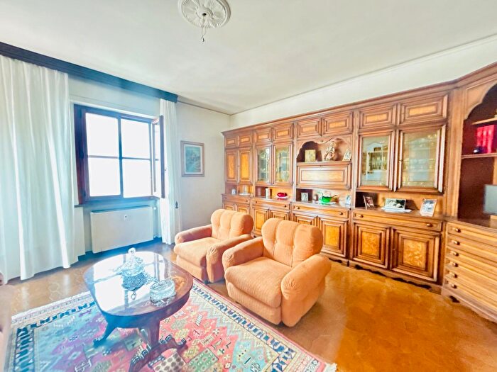 Appartamento con 5 locali in vendita in Uigi Russo, Empoli