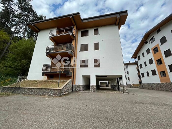 Appartamento trilocale in vendita in Via Catanzaro Spezzano della Sila, Spezzano Della Sila