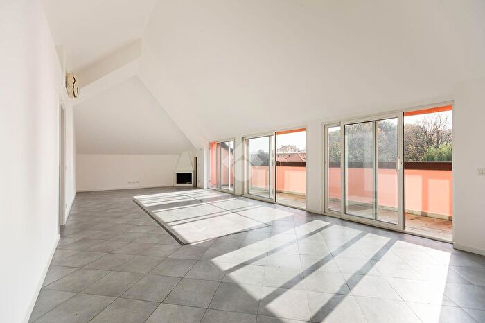 Appartamento quadrilocale in affitto in Via Marmolada, Milano