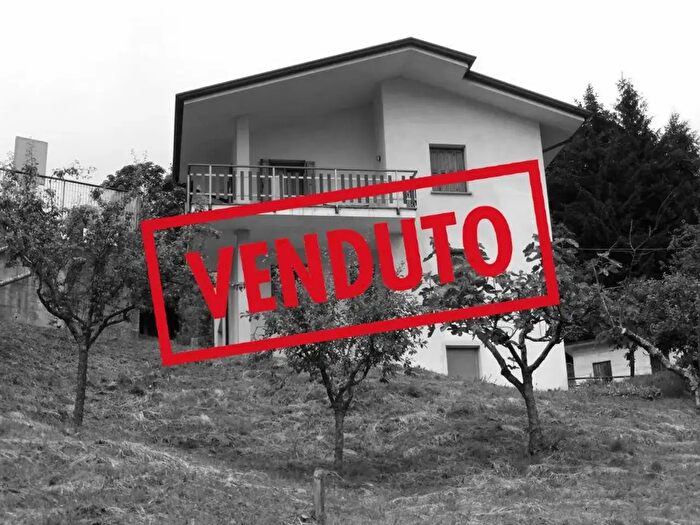 Casa con 5 locali in vendita in Vito DAsio