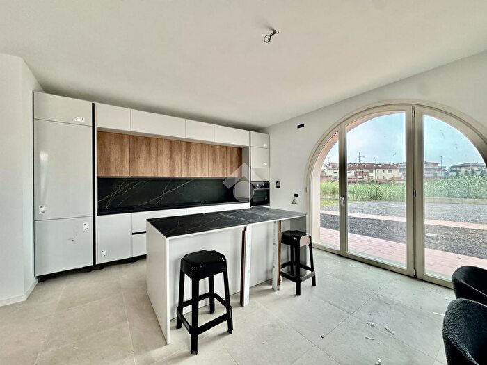 Casa con 5 locali in vendita in Via Luigi Einaudi, Quarrata